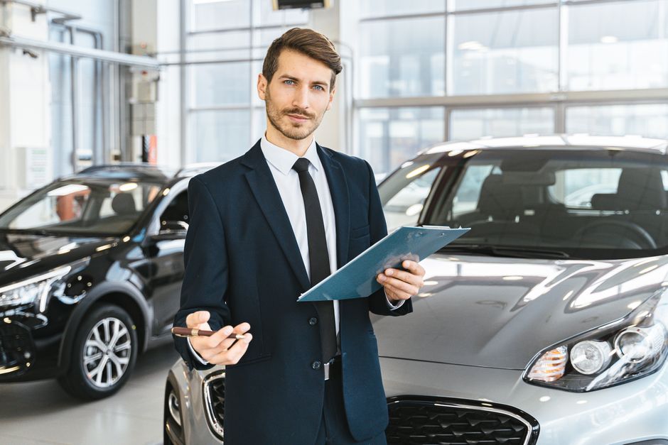 Direktor prodaje Motor Point Zagreb u showroomu